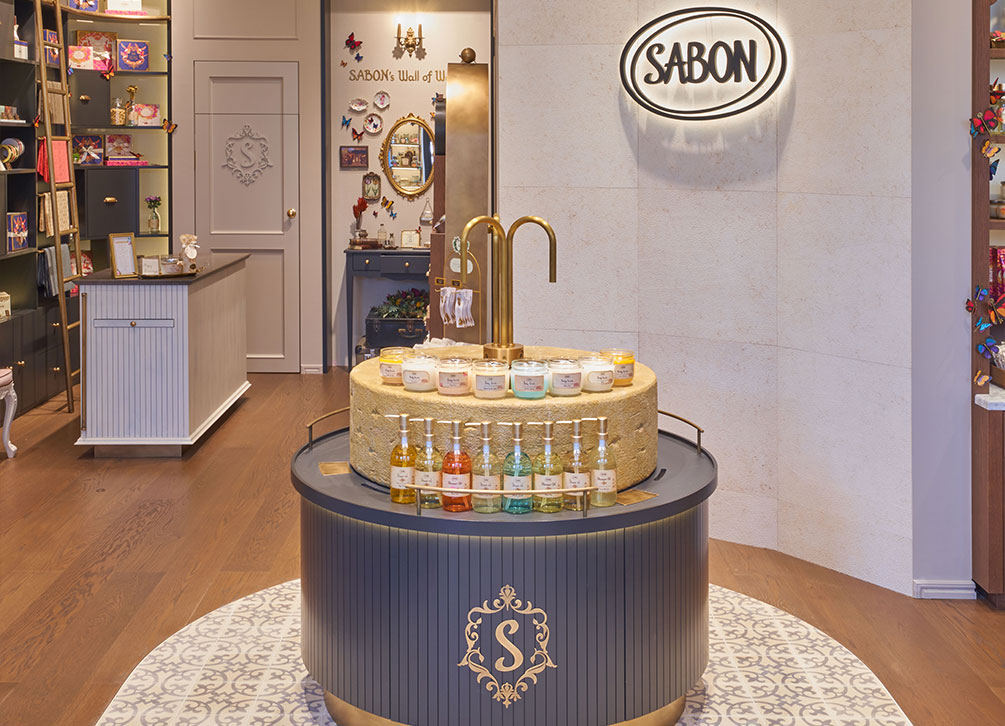 光と笑顔があふれる場で、記憶に残る出会いを