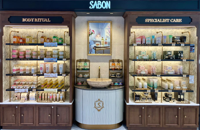 @cosme STORE ニュウマン高輪店